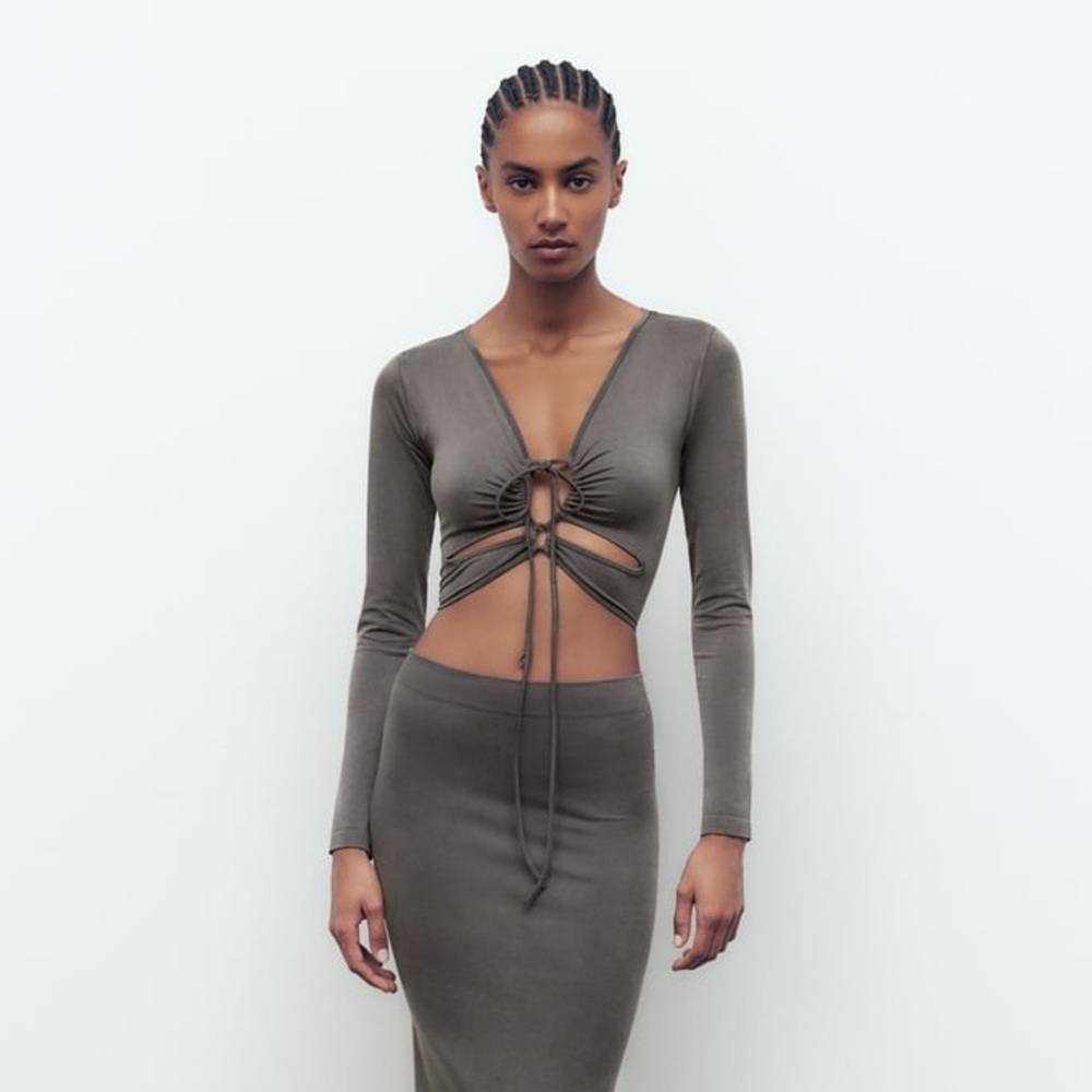 ZARA SEAMLESS RUCHED TOP - Picture 2 of 10
